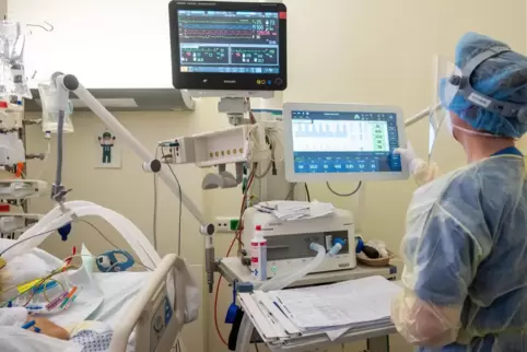 Die Auslastung der Intensivstationen ist ein Wert, der nun stärkeres Gewicht bekommen hat. Die Auslastung der Intensivstationen ist ein Wert, der nun stärkeres Gewicht bekommen hat.
