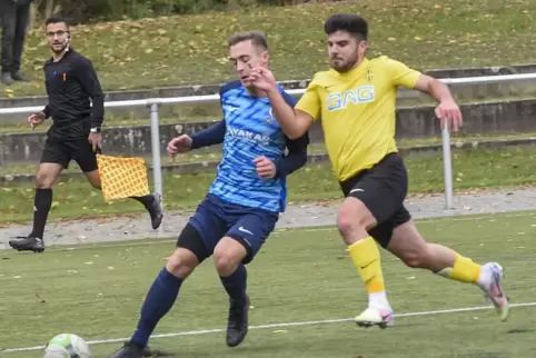 Bastian Hommrich (links, hier in einem früheren Spiel gegen den BSC Oppau) traf in Mutterstadt zweimal für den VfR.
