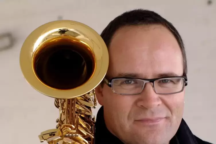Saxofonist Peter Weniger tritt als einer der Special Guests auf.