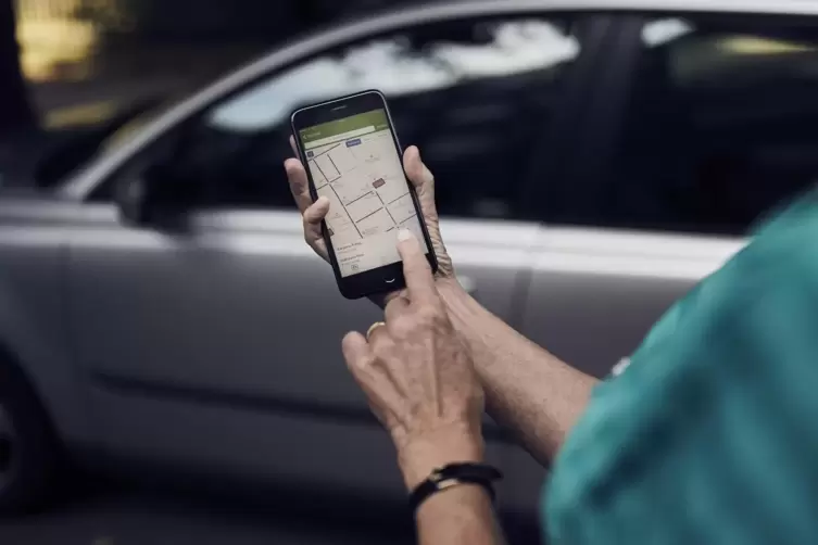 Die Parkster-App ermöglicht das bargeldlose Bezahlen von Parkgebühren. 