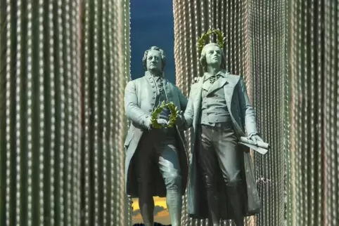 Gedichte von Goethe und Schiller kennt oder schätzt der AfD-Chef offenbar nicht. Gedichte von Goethe und Schiller kennt oder schätzt der AfD-Chef offenbar nicht.