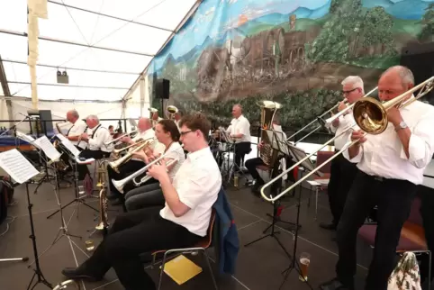 2019 waren die Bienwald-Oldies im Kandeler Festzelt zu Gast. 2021 treten sie beim Weinfest auf dem Adamshof auf. 