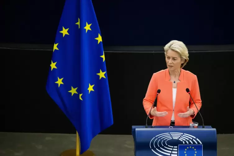 Ursula von der Leyen (CDU), Präsidentin der Europäischen Kommission, spricht vor den Abgeordneten des Europäischen Parlaments zu