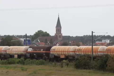 Güterzug bei Rülzheim. Anwohner beklagen sich über Lärm. 