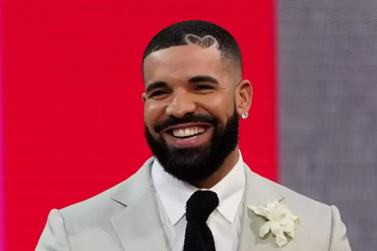 Rapper Drake belegt auch die Top Five und zieht damit mit den Beatles gleich.