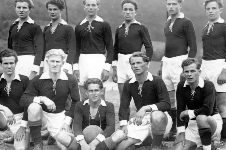 Elf Freunde müsst ihr sein: die Pokalsiegermannschaft von Spirkelbach der Saison 1949/50. 