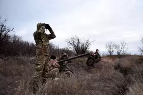 Zu den Gegnern der ukrainischen Armee, hier im Einsatz in im Donbass bei Nowoluhanske, soll seit 2014 auch die Söldnertruppe Wag