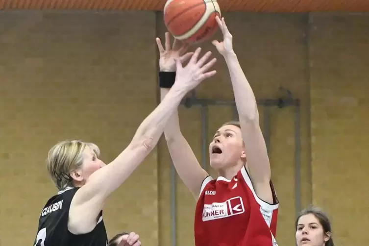 In Kirchheimbolanden sind fast alle Spielerinnen weiter dabei (wie hier Nicole Schmidt, Mitte). 