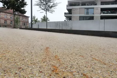 Neue Hafenstraße: Rostflecken bereiten Probleme. Neue Hafenstraße: Rostflecken bereiten Probleme.