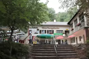 Der Zwischenfall hat sich im Terrassenrestaurant an der Talstation der Rietburgbahn zugetragen. Der Zwischenfall hat sich im Terrassenrestaurant an der Talstation der Rietburgbahn zugetragen.