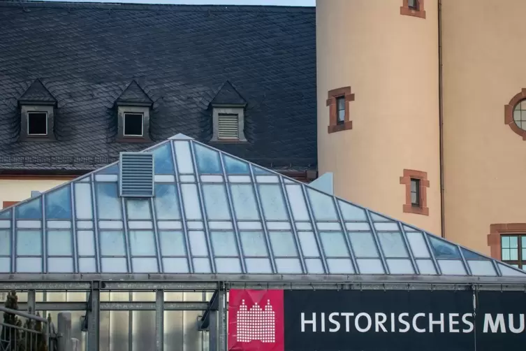 Undicht: Erweiterungsbau des Historischen Museums (vorn). 