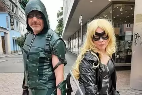 Cosplay-Wochenende im Technik-Museum Speyer: Frank von Saenger-Barth und Dagmar von Saenger sind dabei - hier als Green Arrow un