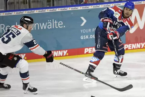 Ihm gelang der 1:1-Ausgleich: Nigel Dawes (rechts). 