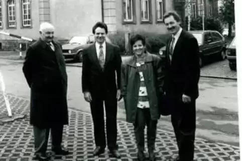 SPD-Urgestein Oskar Böhm (von links), Wilfried Kolb, einer der SPD-Ortsvereinsvorsitzender, Doris Bossert-Fink, seit Jahrzehnten