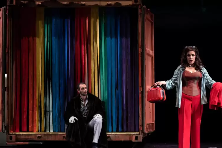 Lady in Red: Am Pfalztheater keine Filmkomödie, sondern Rossinis Opera buffa „Die Italienerin in Algier“ – mit Polina Artsis (Is