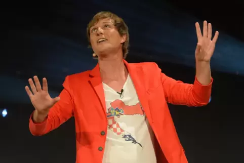 Boris Stijelja musste lange warten, bis er sein neues Programm dem Publikum auf der Bühne vorstellen konnte. 