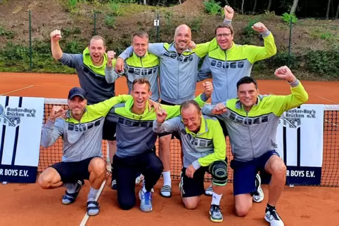 Geschafft: Die Herren 30 des ASC Brücken gewinnen auch am letzten Spieltag und werden ungeschlagen Meister in der A-Klasse. 