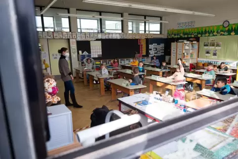 Spätestens mit Beginn des Schuljahres 2022/2023 soll in den Grundschulen der VG Bad Bergzabern Unterricht mit geöffneten Fenster