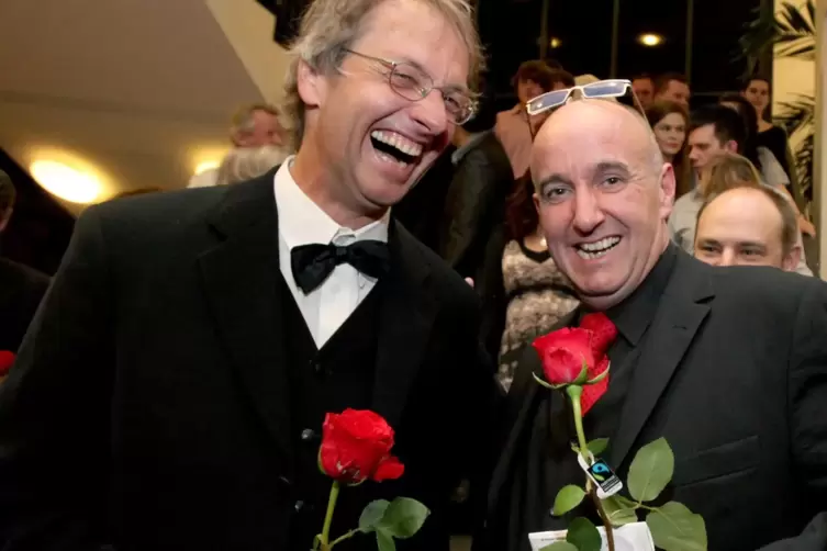  Bekamen zur Premiere der Oper „Wilhelm Tell“ im September 2012 rote Rosen von dem Verein Freunde des Pfalztheaters: der damalig