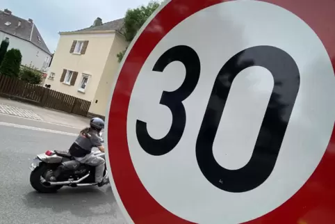 Tempo 30 macht die Straßen sicherer und vermutlich auch leiser. 