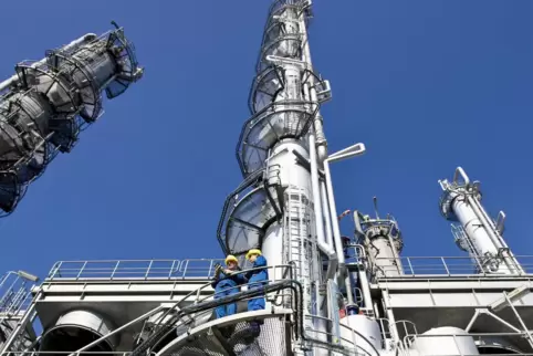Die Steam-Cracker-Anlage der BASF soll bis 2030 elektrisch beheizt werden. Derzeit wird sie mit Gas befeuert.