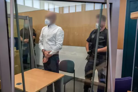 Als Fünffach-Mörder angeklagt: der 51-jährige Amokfahrer von Trier im Gerichtssaal. 
