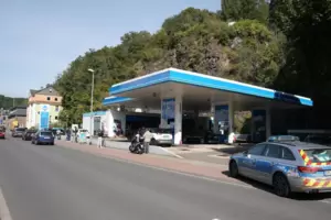 In dieser Tankstelle wurde ein Kassierer mutmaßlich von einem 49−Jährigen erschossen.