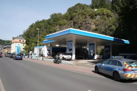 In dieser Tankstelle wurde ein Kassierer mutmaßlich von einem 49−Jährigen erschossen.