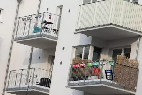 Im Durchschnitt der untersuchten Hochschulstädte zahlen Studierende aktuell 515 Euro für eine 30 Quadratmeter große Wohnung und 