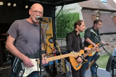Anfang August noch möglich: Auftritt von One Eyed Jack im Paradiesgarten. Ein Termin im September zu späterer Stunde war nicht m Anfang August noch möglich: Auftritt von One Eyed Jack im Paradiesgarten. Ein Termin im September zu späterer Stunde war nicht m
