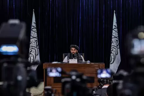 Ein Sprecher der Taliban während einer Pressekonferenz. 