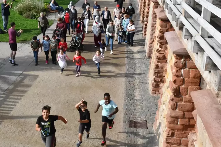Mit 38 Läufern sammelte der Fachbereich Migration und Integration der Dürkheimer Außenstelle des Neustadter Caritas-Zentrums am 
