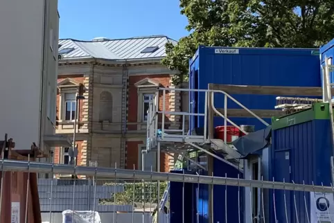 Wenn nachverdichtet wird und/oder neue Bebauung dem Bestand auf die Pelle rückt, sind Konflikte programmiert. 