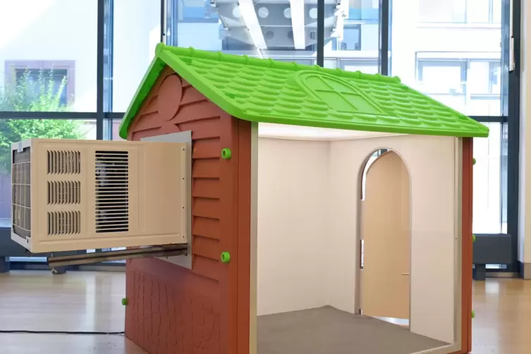 Alexander Janz: &bdquo;House with Sound of Harmonica&ldquo;.