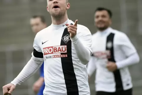 Jubelt hier noch im Arminia-Trikot: Fußgönheims Flügelflitzer Manuel Maier.