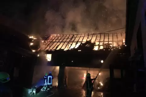 Fünf Feuer haben bereits auf dem Hof in Unkenbach gewütet. Wegen zwei der Brände muss sich jetzt ein Jugendlicher vor Gericht ve