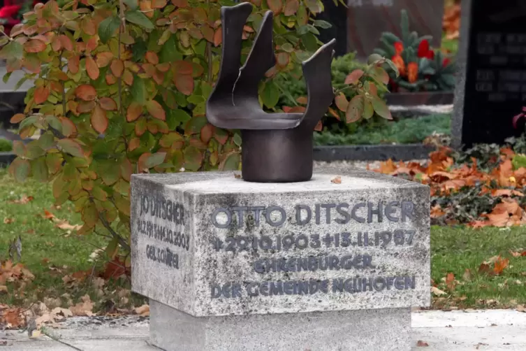 Erinnerung an Otto Ditscher auf dem Friedhof von Neuhofen.