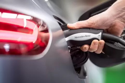  steigt zur Versorgung seiner Elektroautos in die Batteriezell-Allianz von Stellantis und Totalenergies ein und stärkt damit ein