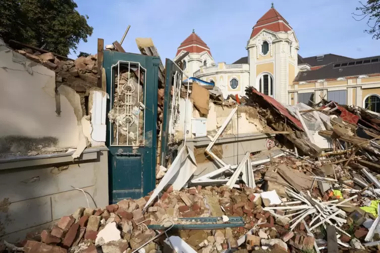 Die Landesregierung rechnet mit 8000 Hilfe-Verfahren wegen zerstörter oder beschädigter Gebäude. 