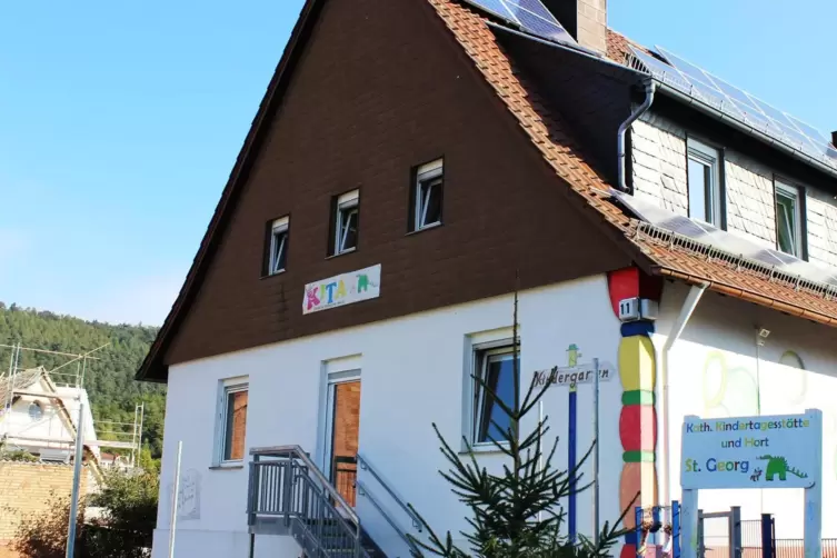 Der katholische Kindergarten St. Georg ist die ältere Kita in Münchweiler. Mit dem Kindergarten Max und Moritz unterhält die Gem