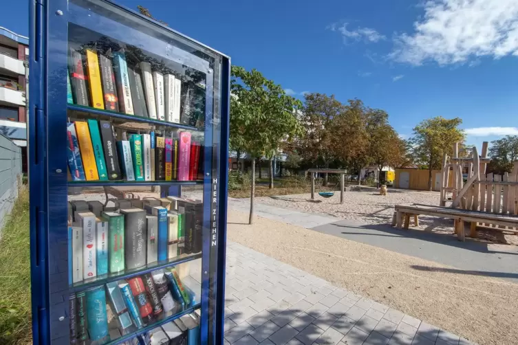 Platz der Stadt Ravenna: Der vom Stadtteilverein angeschaffte Bücherschrank könnte künftig per Video überwacht werden. 
