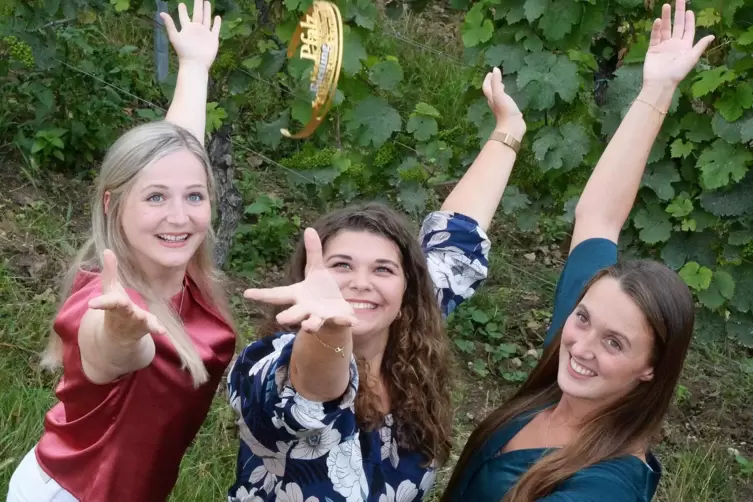 Wollen Pfälzische Weinkönigin werden: Laura Wessa, Sophia Hanke und Sabina Kobek. 