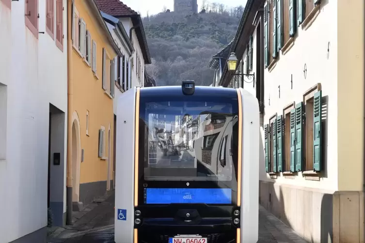 Als Pilotprojekt rollt &bdquo;Olli&ldquo; von Hambach zum Schloss, bald auch mit Fahrg&auml;sten.