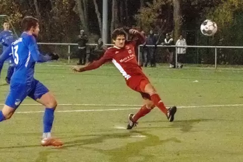 Tim Hörner vom FSV Offenbach mit dem 1:0 gegen Büchelberg. Das war im Oktober 2019, das Spiel endete 2:2. 