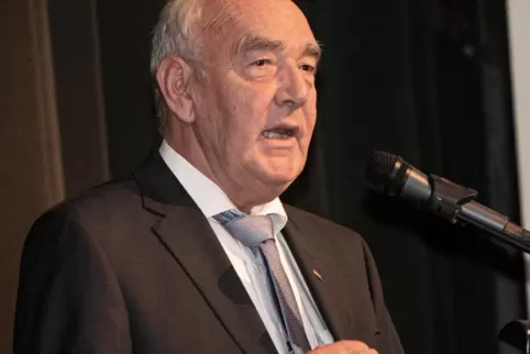 JU debattiert mit Ex-MdB Norbert Schindler. 