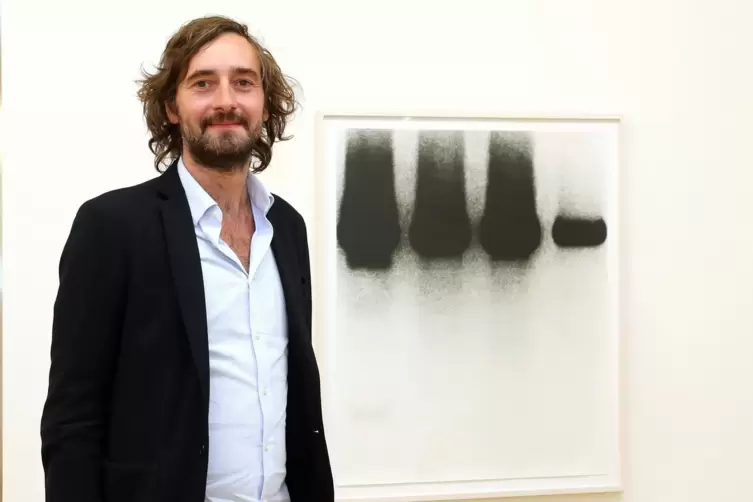 Der Purrmann-Preisträger: Der Kölner Künstler Jan Paul Evers vor seinem Bild Das Aleph.
