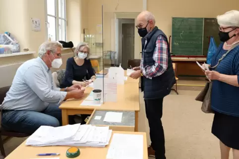 Stimmabgabe: Im Wahllokal in der Zeppelinschule wurden am Sonntag Kreuzchen gemacht. Stimmabgabe: Im Wahllokal in der Zeppelinschule wurden am Sonntag Kreuzchen gemacht.