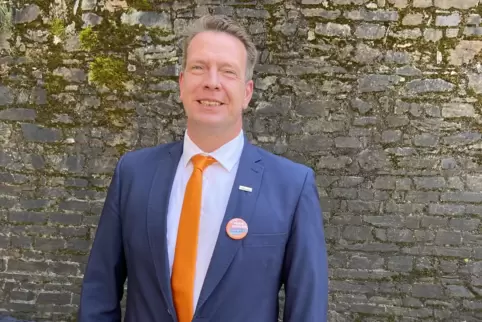 Thomas Lebkücher: Die Freie-Wähler-Krawatte ist orange, die Kickbox-Gürtel der Töchter seit dem Wahlsonntag auch.