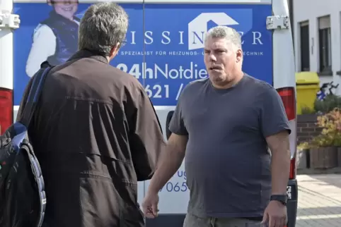 Volker Endres im Gespräch mit Andreas Dissinger (rechts).