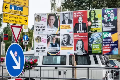 Ob die was mit dem Wahlausgang zu tun haben? Wahlplakate in Kirchheim an der Weinstraße. 